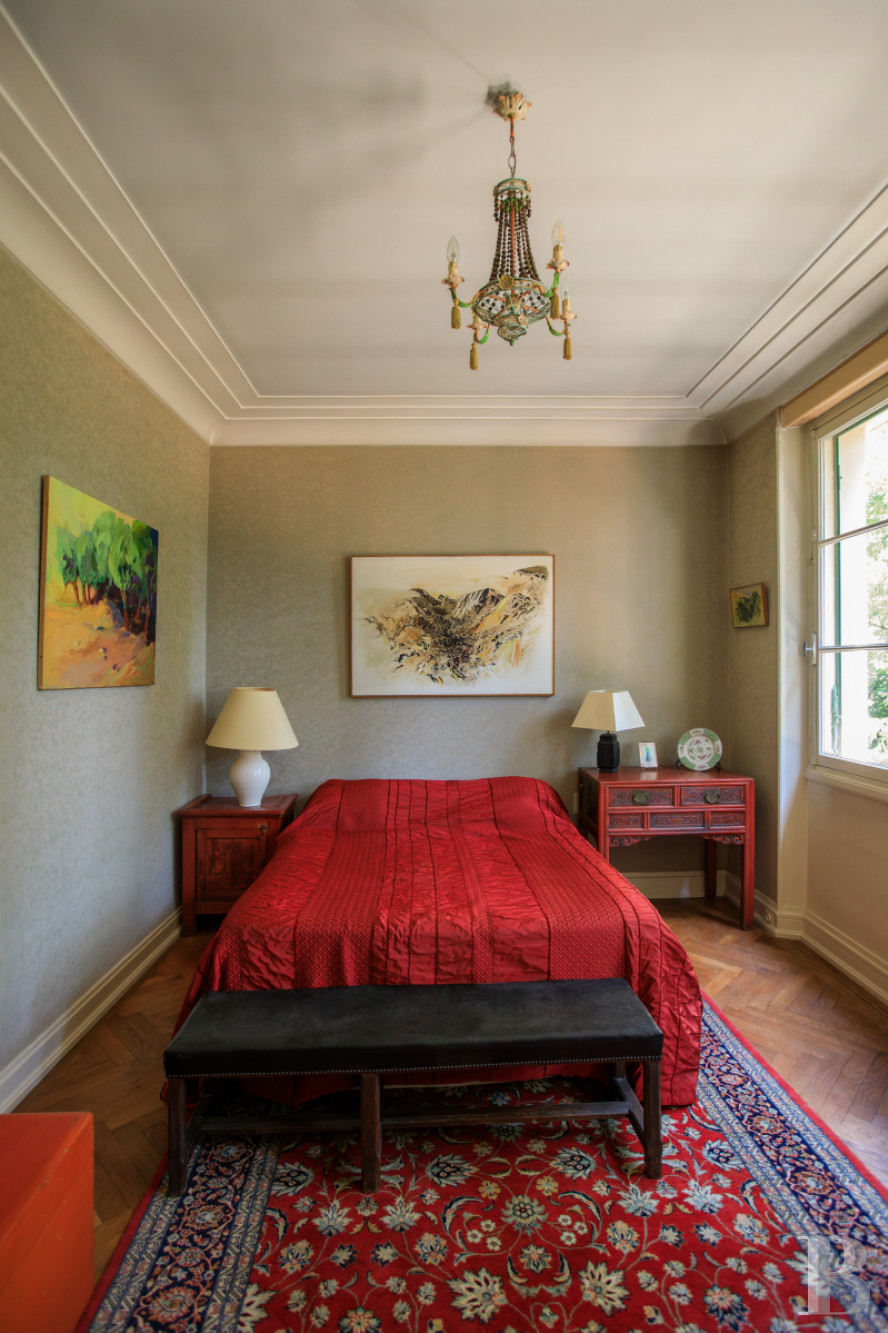 En Saône-et-Loire, à Mâcon, une villa et son jardin entièrement de style Art déco - photo  n°48